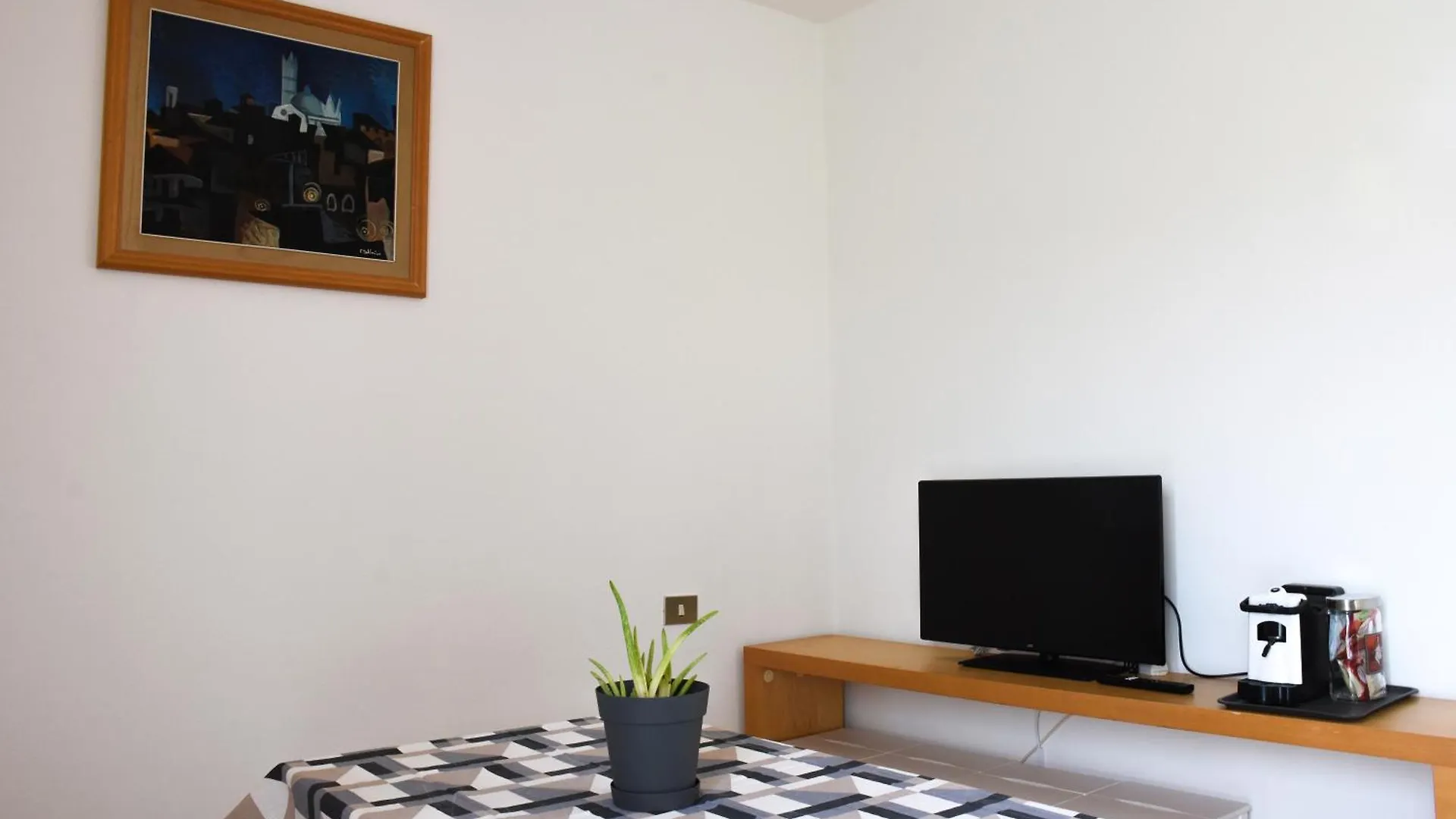 Da Tezia Apartment Siena
